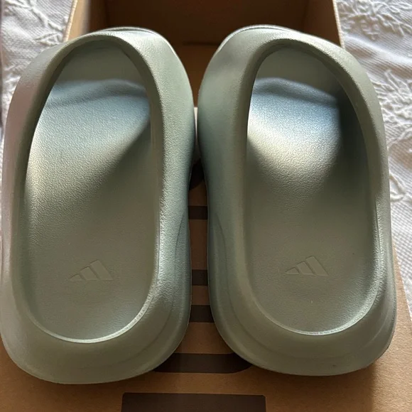 Yeezy Sage Green Mules - Picture 5 of 8